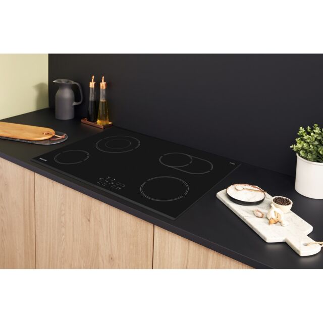 Hotpoint HR724BH 77cm Ceramic Hob