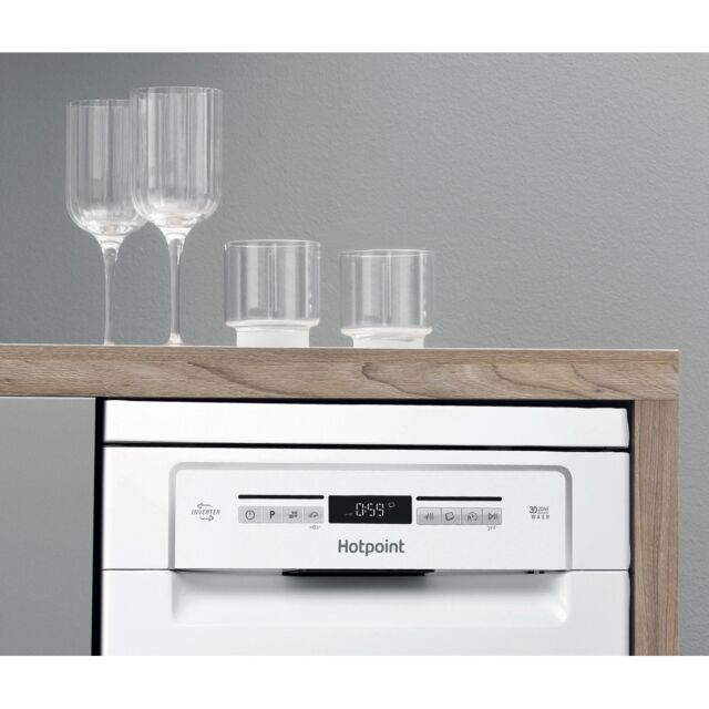 Hotpoint HSFO3T223WUKN Freestanding Slimline Dishwasher 10 place settings 