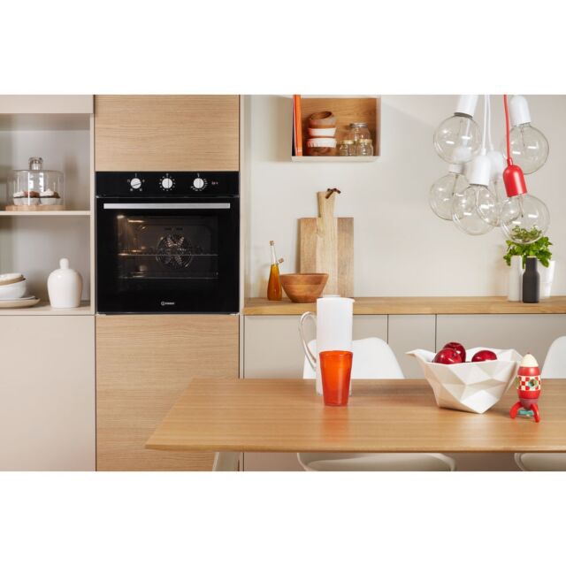 Indesit IFW6330BL Enamel Interior, Single Fan Oven, Electric, A Energy