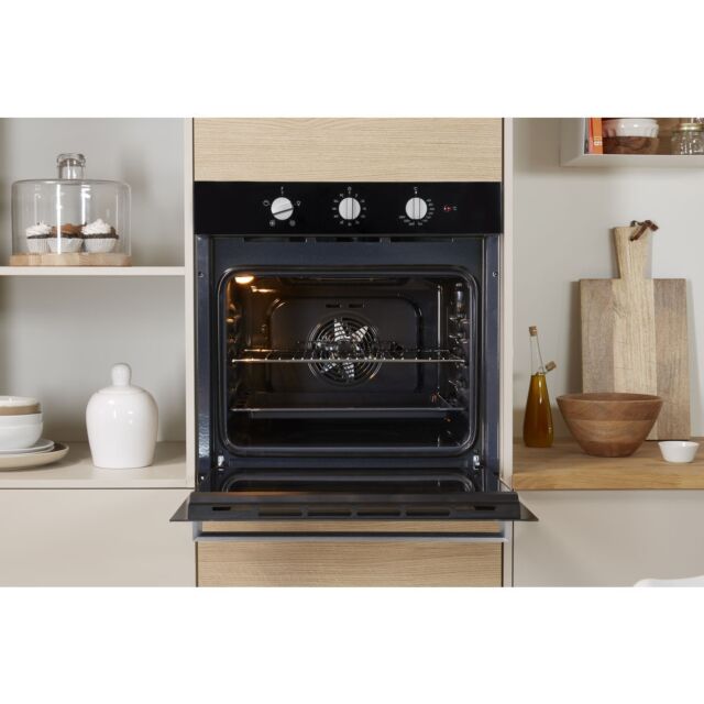 Indesit IFW6330BL Enamel Interior, Single Fan Oven, Electric, A Energy