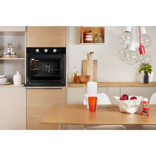 Indesit IFW6330BL Enamel Interior, Single Fan Oven, Electric, A Energy