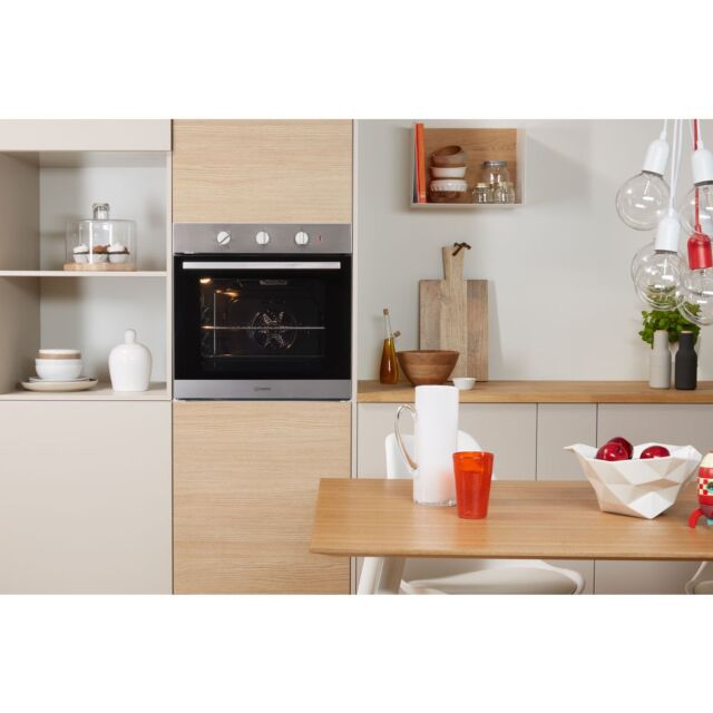 Indesit IFW6330IX Enamel Interior, Single Fan Oven, Electric, A Energy