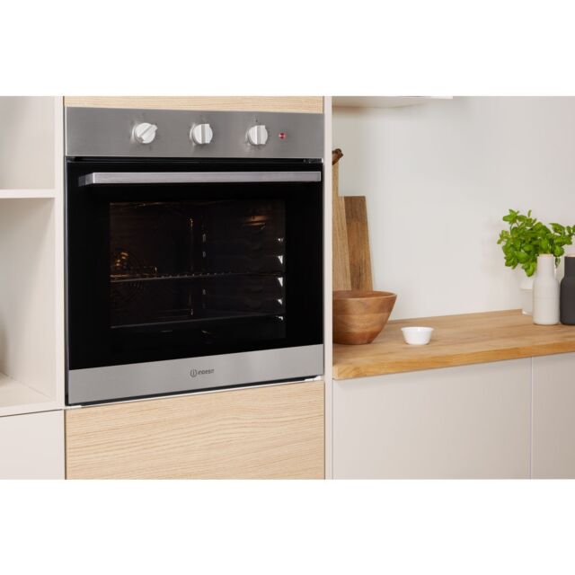 Indesit IFW6330IX Enamel Interior, Single Fan Oven, Electric, A Energy