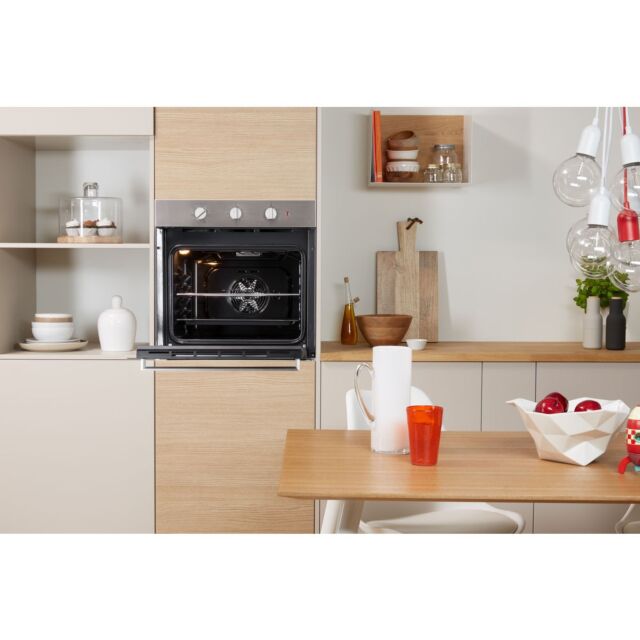 Indesit IFW6330IX Enamel Interior, Single Fan Oven, Electric, A Energy