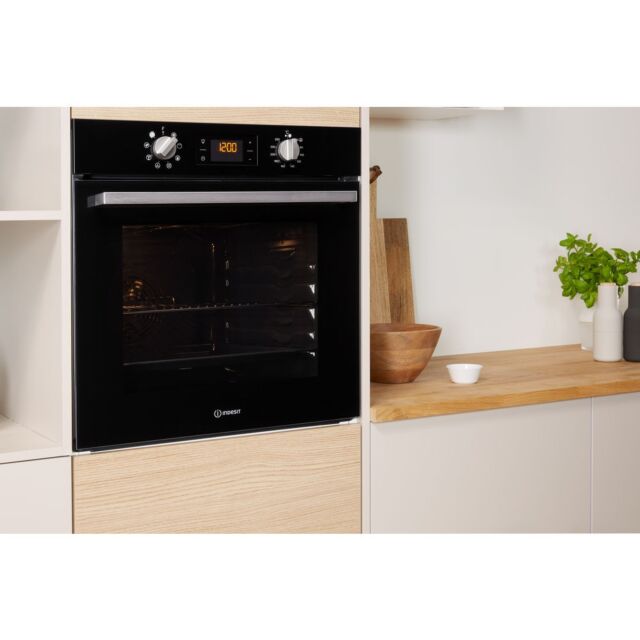 Indesit IFW6340BLUK Enamel Interior, Single Fan Oven, Electric, A Energy