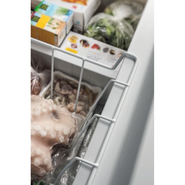 Indesit OS1A250H21 Chest Freezer 101cm, Manual Defrost, F Energy