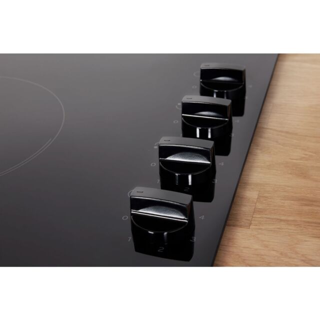 Indesit RI860C 60cm Ceramic Hob