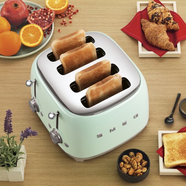 Smeg TSF03PGUK Pastel Green 4 Slice Toaster